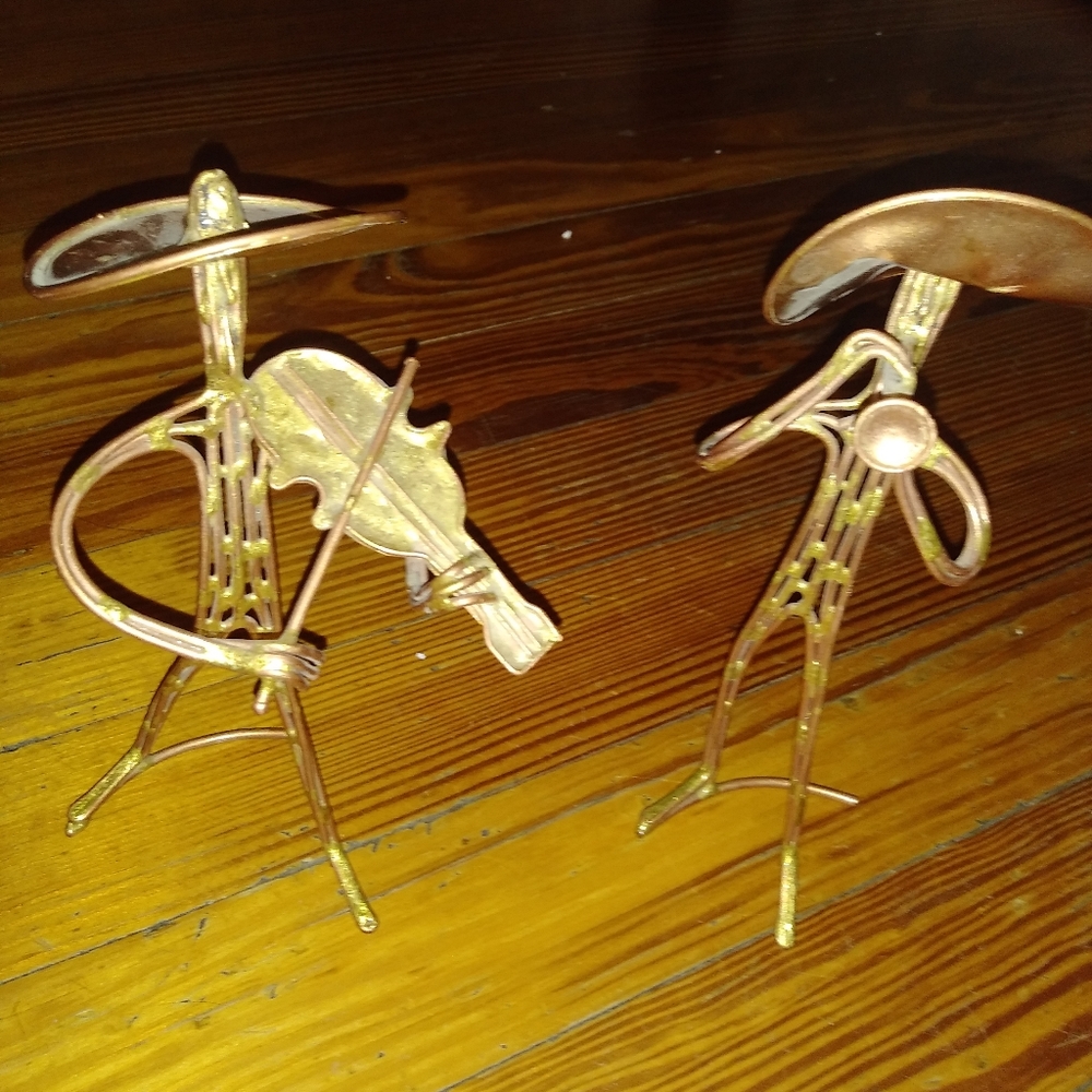Sculptures... Very rare. Expensive